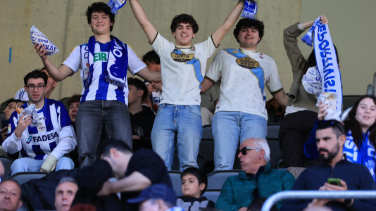 Cientos de seguidores blanquiazules vivieron una montaña rusa de emociones que terminó con final feliz y con los tres puntos rumbo a A Coruña