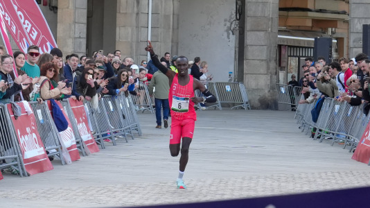 Miles de participantes formaron parte del Medio Maratón y la carrera 5K este domingo en la ciudad herculina