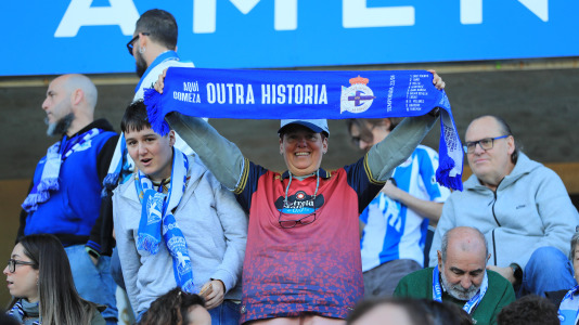 Cientos de seguidores blanquiazules vivieron una montaña rusa de emociones que terminó con final feliz y con los tres puntos rumbo a A Coruña