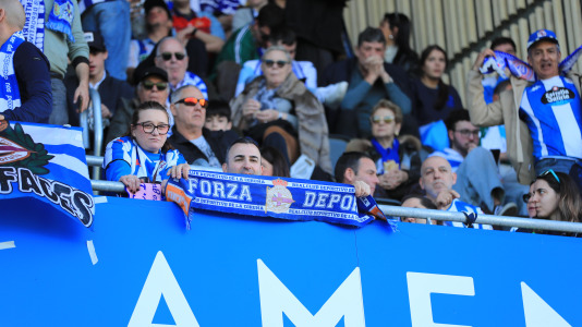 Cientos de seguidores blanquiazules vivieron una montaña rusa de emociones que terminó con final feliz y con los tres puntos rumbo a A Coruña