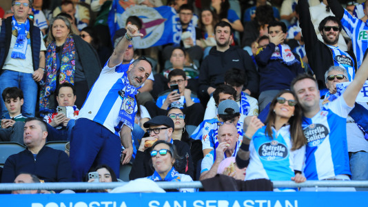 Cientos de seguidores blanquiazules vivieron una montaña rusa de emociones que terminó con final feliz y con los tres puntos rumbo a A Coruña