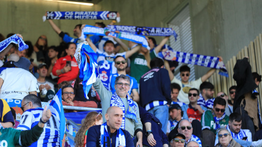 Cientos de seguidores blanquiazules vivieron una montaña rusa de emociones que terminó con final feliz y con los tres puntos rumbo a A Coruña