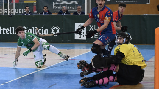 Cita solidaria, ánimo en las gradas y mucha tensión sobre la pista en el duelo entre primero y segundo