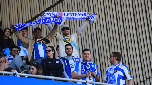 Cientos de seguidores blanquiazules vivieron una montaña rusa de emociones que terminó con final feliz y con los tres puntos rumbo a A Coruña