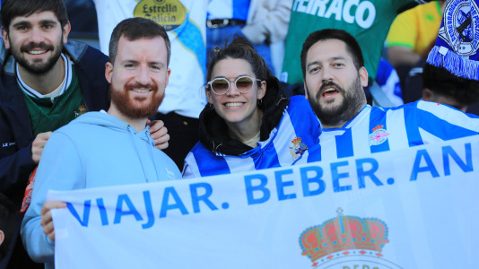 Cientos de seguidores blanquiazules vivieron una montaña rusa de emociones que terminó con final feliz y con los tres puntos rumbo a A Coruña