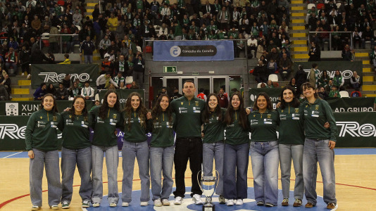 Cerca de 4.000 espectadores se dieron cita para homenajear al Liceo por el título de Copa antes del duelo con el Barcelos