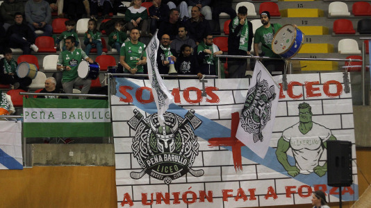 Cerca de 4.000 espectadores se dieron cita para homenajear al Liceo por el título de Copa antes del duelo con el Barcelos