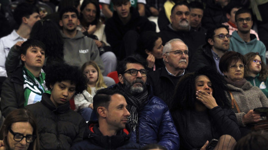 Cerca de 4.000 espectadores se dieron cita para homenajear al Liceo por el título de Copa antes del duelo con el Barcelos