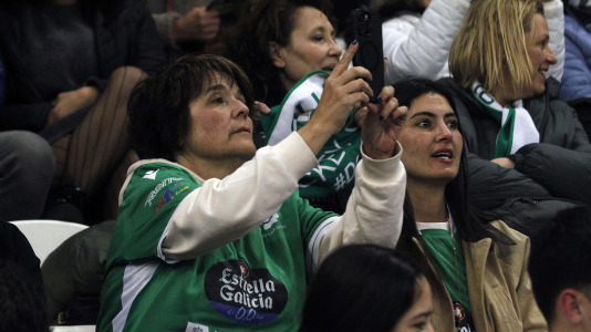 Cerca de 4.000 espectadores se dieron cita para homenajear al Liceo por el título de Copa antes del duelo con el Barcelos