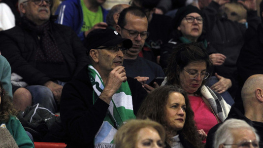 Cerca de 4.000 espectadores se dieron cita para homenajear al Liceo por el título de Copa antes del duelo con el Barcelos