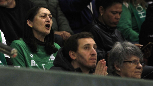 Cerca de 4.000 espectadores se dieron cita para homenajear al Liceo por el título de Copa antes del duelo con el Barcelos