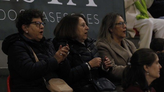 Cerca de 4.000 espectadores se dieron cita para homenajear al Liceo por el título de Copa antes del duelo con el Barcelos