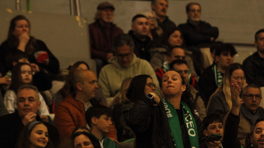 Cerca de 4.000 espectadores se dieron cita para homenajear al Liceo por el título de Copa antes del duelo con el Barcelos