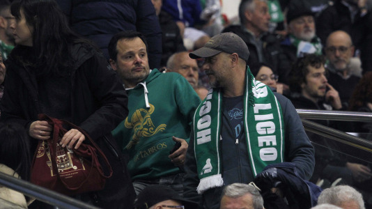 Cerca de 4.000 espectadores se dieron cita para homenajear al Liceo por el título de Copa antes del duelo con el Barcelos