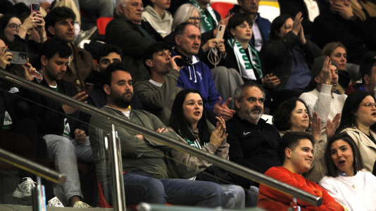 Cerca de 4.000 espectadores se dieron cita para homenajear al Liceo por el título de Copa antes del duelo con el Barcelos