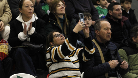 Cerca de 4.000 espectadores se dieron cita para homenajear al Liceo por el título de Copa antes del duelo con el Barcelos