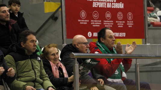 Cerca de 4.000 espectadores se dieron cita para homenajear al Liceo por el título de Copa antes del duelo con el Barcelos