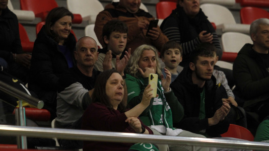 Cerca de 4.000 espectadores se dieron cita para homenajear al Liceo por el título de Copa antes del duelo con el Barcelos
