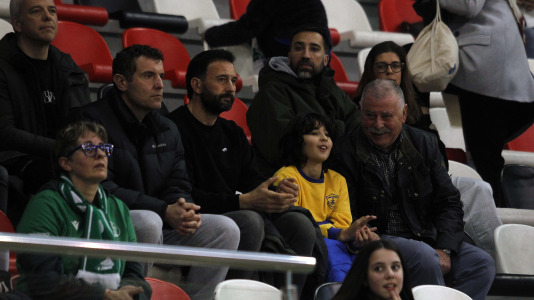 Cerca de 4.000 espectadores se dieron cita para homenajear al Liceo por el título de Copa antes del duelo con el Barcelos