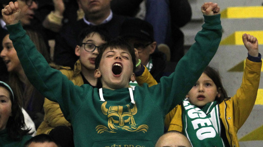 Cerca de 4.000 espectadores se dieron cita para homenajear al Liceo por el título de Copa antes del duelo con el Barcelos