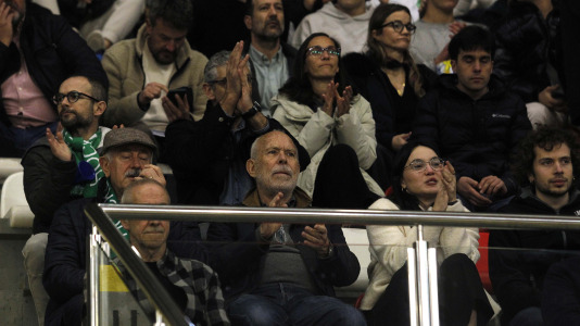 Cerca de 4.000 espectadores se dieron cita para homenajear al Liceo por el título de Copa antes del duelo con el Barcelos