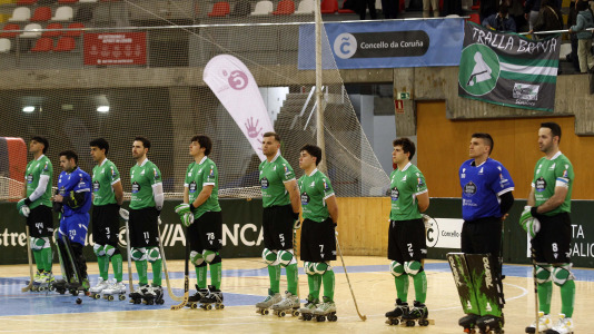 Cerca de 4.000 espectadores se dieron cita para homenajear al Liceo por el título de Copa antes del duelo con el Barcelos