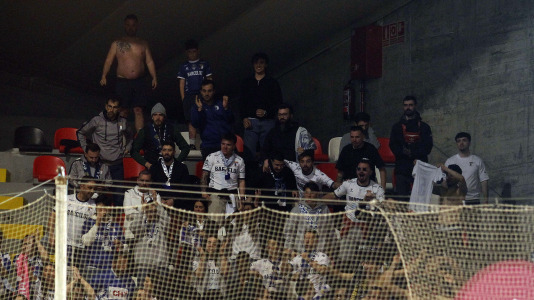 Cerca de 4.000 espectadores se dieron cita para homenajear al Liceo por el título de Copa antes del duelo con el Barcelos