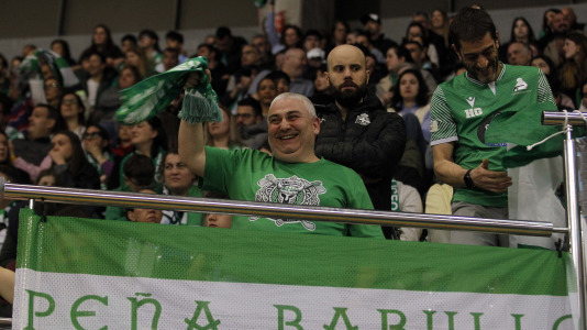 Cerca de 4.000 espectadores se dieron cita para homenajear al Liceo por el título de Copa antes del duelo con el Barcelos