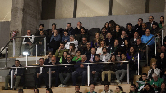 Cerca de 4.000 espectadores se dieron cita para homenajear al Liceo por el título de Copa antes del duelo con el Barcelos