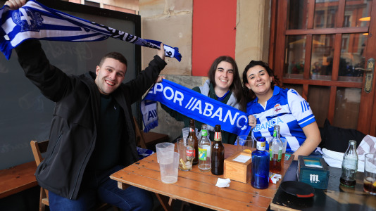 Miles de aficionados disfrutaron de una gran jornada de fútbol, tanto en la previa como en las gradas de El Molinón