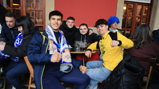 Miles de aficionados disfrutaron de una gran jornada de fútbol, tanto en la previa como en las gradas de El Molinón