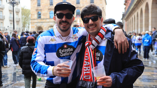 Miles de aficionados disfrutaron de una gran jornada de fútbol, tanto en la previa como en las gradas de El Molinón
