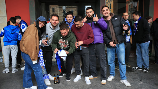 Miles de aficionados disfrutaron de una gran jornada de fútbol, tanto en la previa como en las gradas de El Molinón