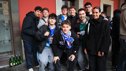 Miles de aficionados disfrutaron de una gran jornada de fútbol, tanto en la previa como en las gradas de El Molinón