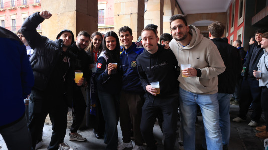 Miles de aficionados disfrutaron de una gran jornada de fútbol, tanto en la previa como en las gradas de El Molinón