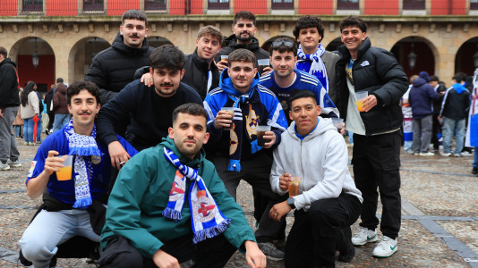 Miles de aficionados disfrutaron de una gran jornada de fútbol, tanto en la previa como en las gradas de El Molinón