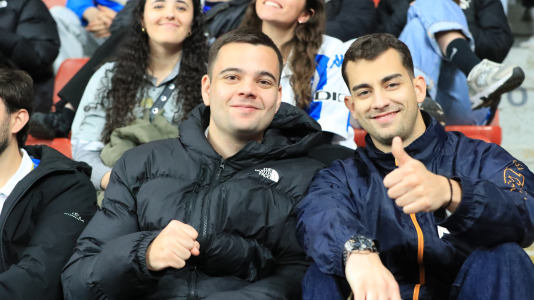 Miles de aficionados disfrutaron de una gran jornada de fútbol, tanto en la previa como en las gradas de El Molinón