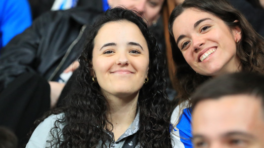 Miles de aficionados disfrutaron de una gran jornada de fútbol, tanto en la previa como en las gradas de El Molinón