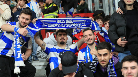 Miles de aficionados disfrutaron de una gran jornada de fútbol, tanto en la previa como en las gradas de El Molinón