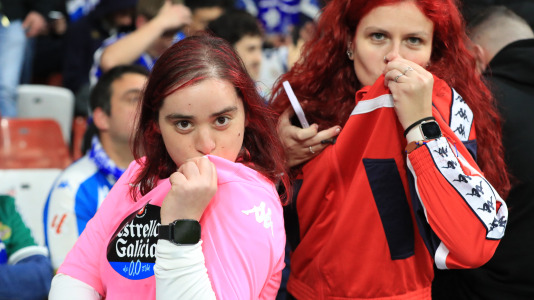 Miles de aficionados disfrutaron de una gran jornada de fútbol, tanto en la previa como en las gradas de El Molinón