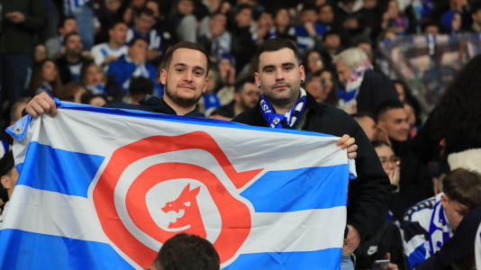 Miles de aficionados disfrutaron de una gran jornada de fútbol, tanto en la previa como en las gradas de El Molinón