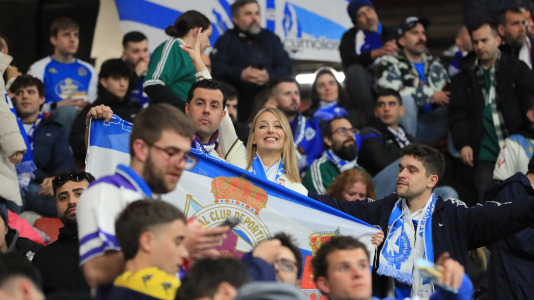 Miles de aficionados disfrutaron de una gran jornada de fútbol, tanto en la previa como en las gradas de El Molinón