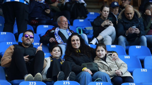 Más de 25.000 espectadores disfrutaron de una multitudinaria previa a pesar de la jornada intersemanal y vibraron con la victoria