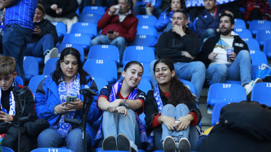 Más de 25.000 espectadores disfrutaron de una multitudinaria previa a pesar de la jornada intersemanal y vibraron con la victoria