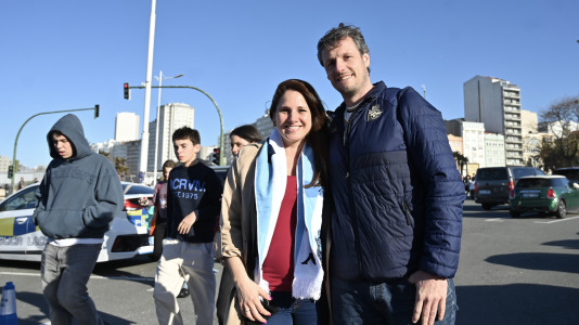 Más de 25.000 espectadores disfrutaron de una multitudinaria previa a pesar de la jornada intersemanal y vibraron con la victoria