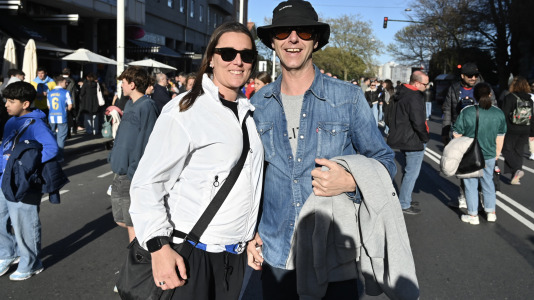 Más de 25.000 espectadores disfrutaron de una multitudinaria previa a pesar de la jornada intersemanal y vibraron con la victoria