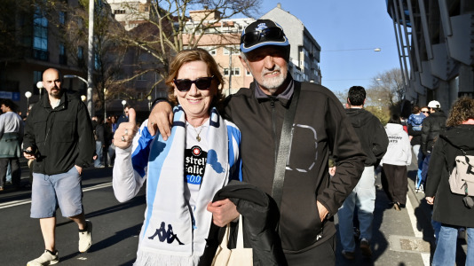 Más de 25.000 espectadores disfrutaron de una multitudinaria previa a pesar de la jornada intersemanal y vibraron con la victoria