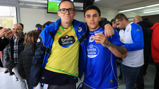 Varias peñas estuvieron representadas en El Alcoraz para el Huesca-Deportivo