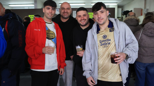 Varias peñas estuvieron representadas en El Alcoraz para el Huesca-Deportivo