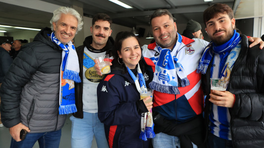 Varias peñas estuvieron representadas en El Alcoraz para el Huesca-Deportivo